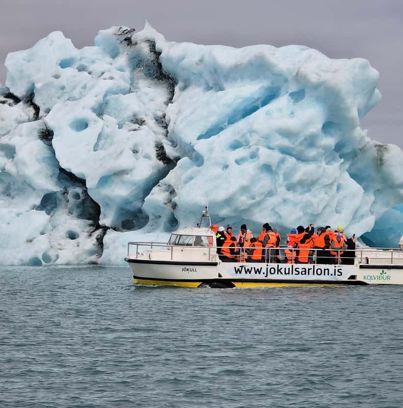 Reykjavik: Glacier Lagoon Boat Ride & Diamond Beach Day Tour